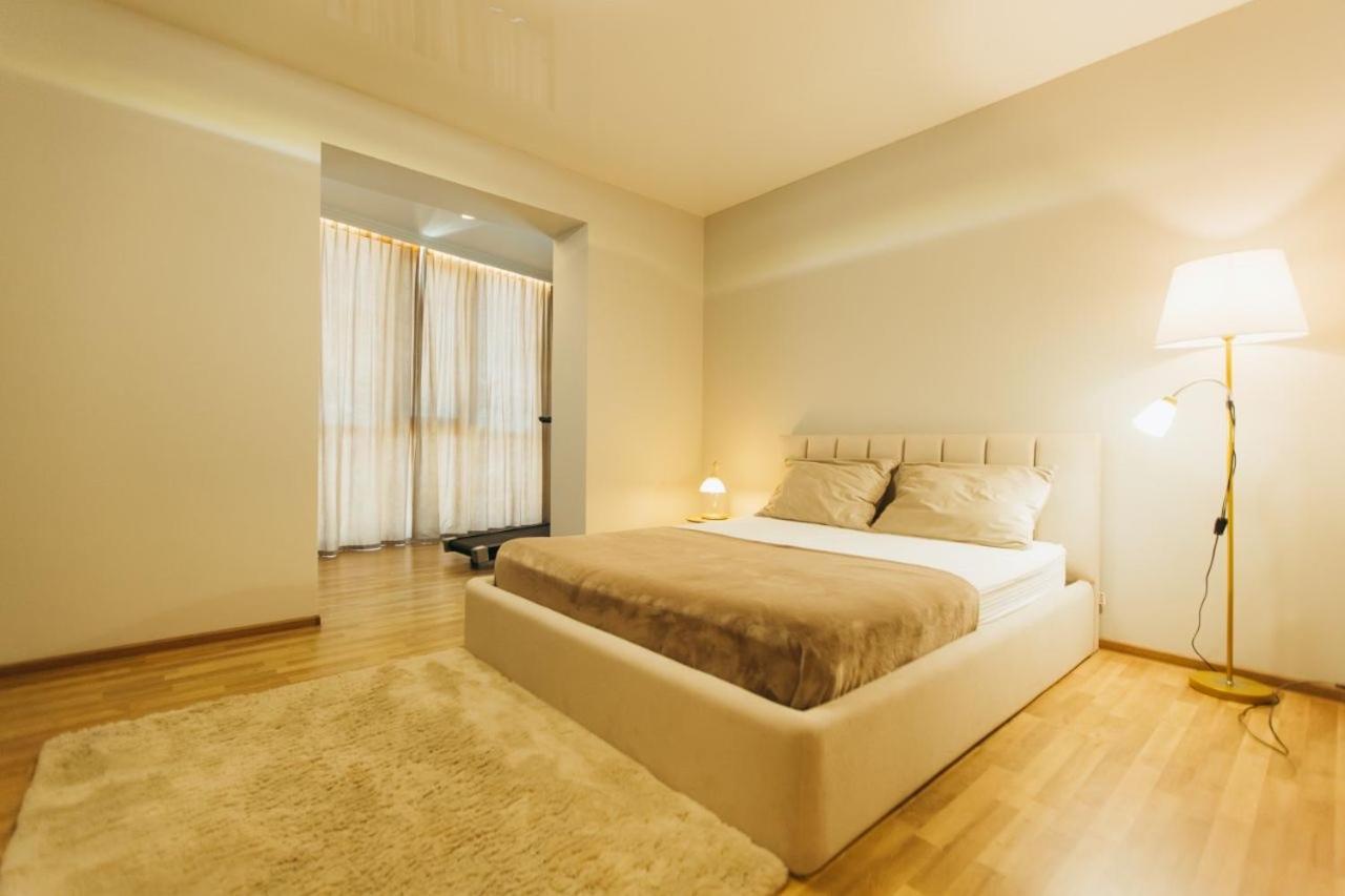Atlant Luxury Big Family Apart On Golovna З Двома Окремими Спальнями Навпроти Тц Депот Безконтактне Заселення Tjernivtsi Exteriör bild